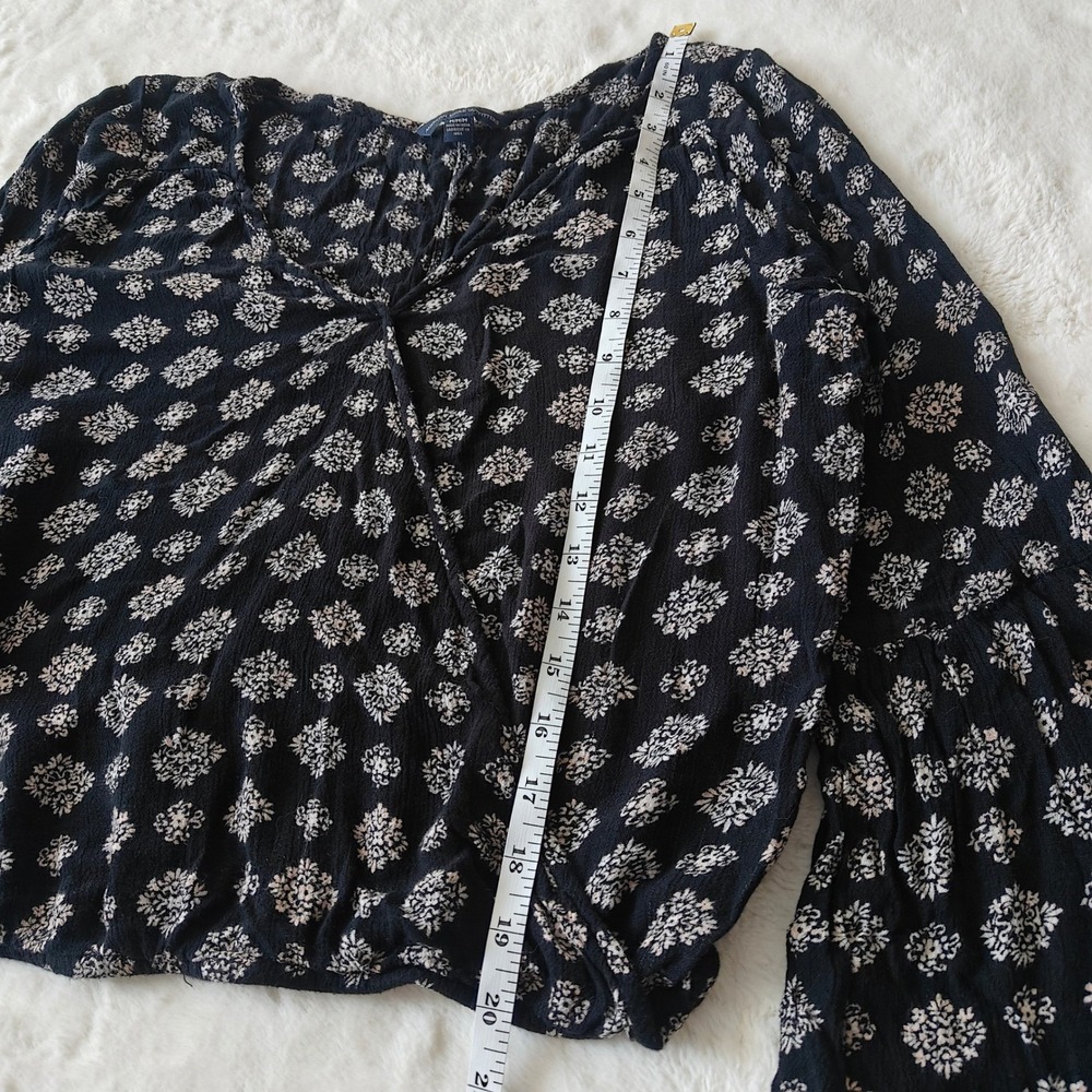 American Eagle Outfitters Womens Blouse Flare Sleeve Boho Black Medallion Floral - Picture 4 of 7